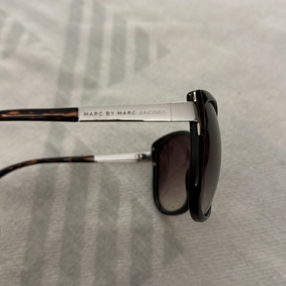 MARC by MARC JACOBS Sunglasses and Case - Picture 3 of 8